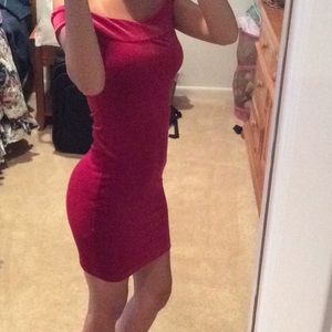 Off the shoulder red bodycon velvet dress